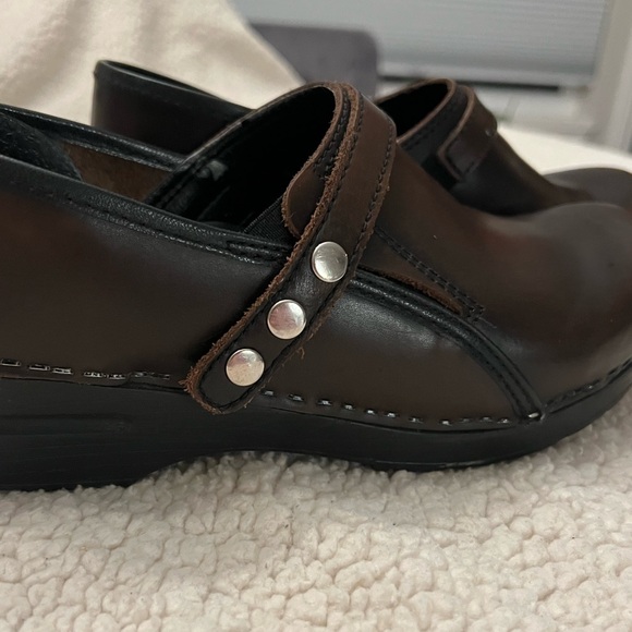 Sanita Cori brown leather clog w strap - Picture 7 of 16